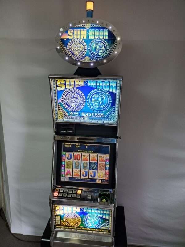 ARISTOCRAT SUN & MOON VIDEO SLOT MACHINE WITH LIGHTED TOPPER