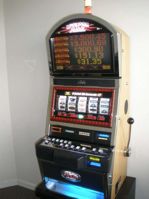 BALLY QUICK HIT BLACK & WHITE JACKPOT S9000 SLOT MACHINE WITH TOP BONUS MONITOR