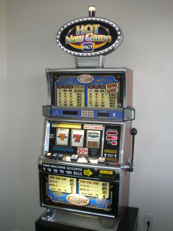 IGT CIGAR S2000 SLOT MACHINE WITH LIGHTED TOPPER