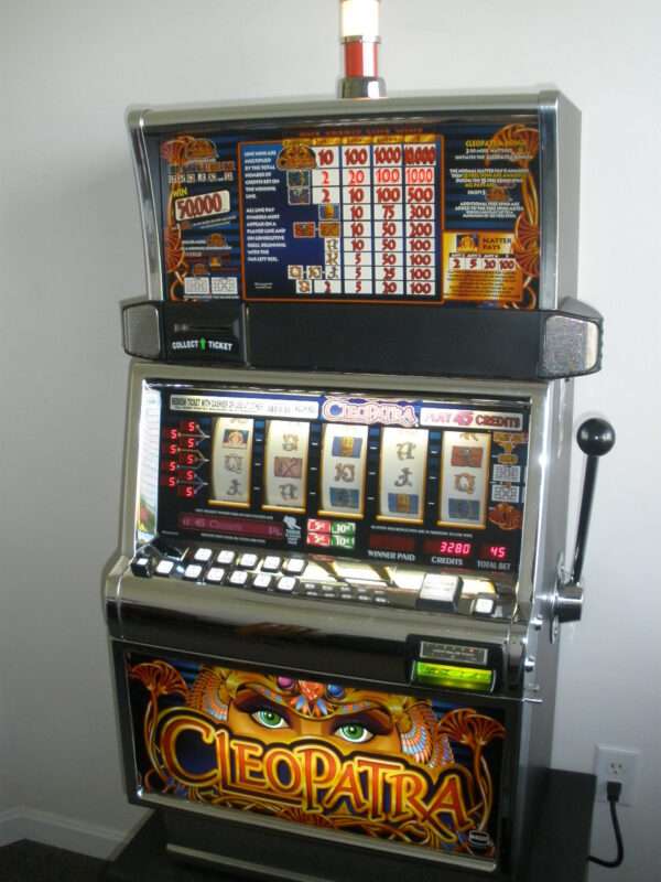 IGT CLEOPATRA FIVE REEL S2000 SLOT MACHINE WITH FREE SPIN BONUS