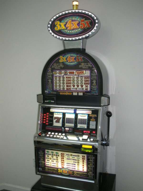 IGT DOUBLE 3X4X5X DIAMOND S2000 SLOT MACHINE WITH LIGHTED TOPPER