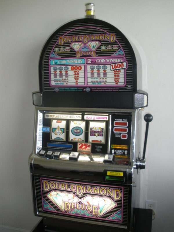 IGT DOUBLE DIAMOND DELUXE S2000 SLOT MACHINE - ROUND TOP