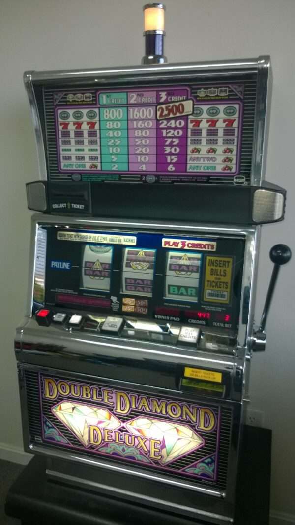 IGT DOUBLE DIAMOND DELUXE THREE CREDIT S2000 SLOT MACHINE - FLAT TOP