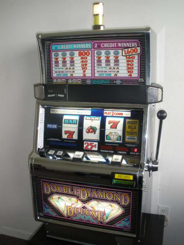 IGT DOUBLE DIAMOND DELUXE TWO CREDIT S2000 SLOT MACHINE - FLAT TOP