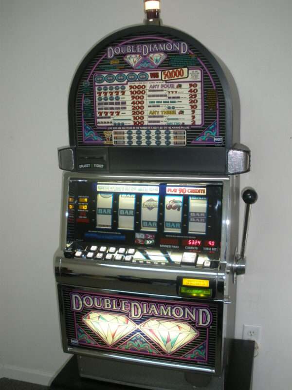 IGT DOUBLE DIAMOND FIVE REEL S2000 SLOT MACHINE WITH FREE SPIN BONUS