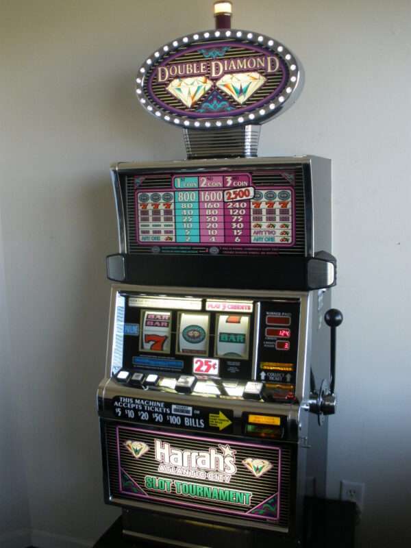 IGT DOUBLE DIAMOND FLAT TOP S2000 SLOT MACHINE WITH HARRAH'S SLOT TOURNAMENT BOTTOM AND LIGHTED TOPPER