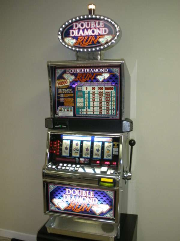 IGT DOUBLE DIAMOND RUN FIVE REEL WITH LIGHTED TOPPER AND FREE GAME BONUS