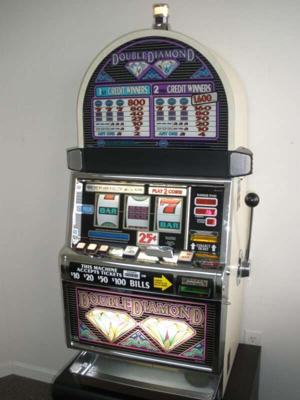 IGT DOUBLE DIAMOND S2000 SLOT MACHINE - QUARTER COIN HANDLING - TWO COIN (ROUND TOP)