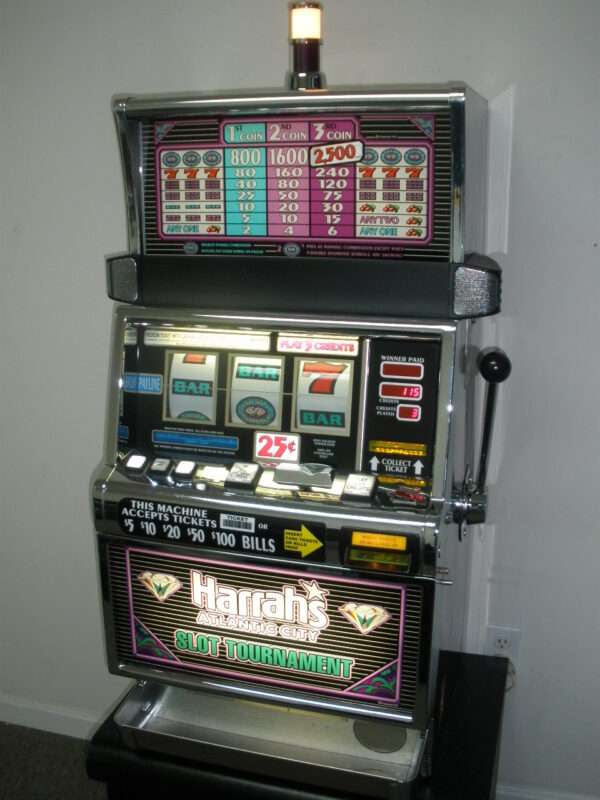 IGT DOUBLE DIAMOND S2000 SLOT MACHINE WITH QUARTER COIN HANDLING - THREE COIN (FLAT TOP - HARRAH'S SLOT TOURNAMENT)