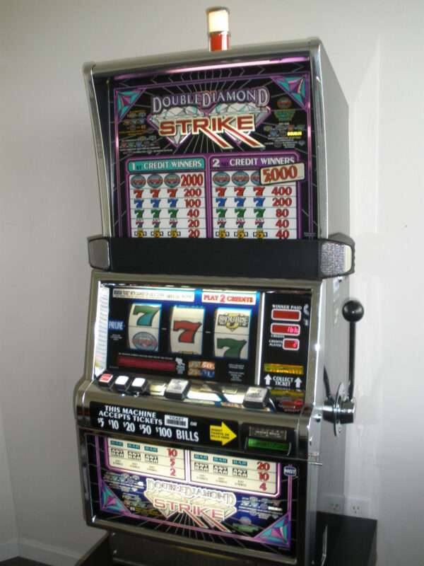 IGT DOUBLE DIAMOND STRIKE S2000 SLOT MACHINE