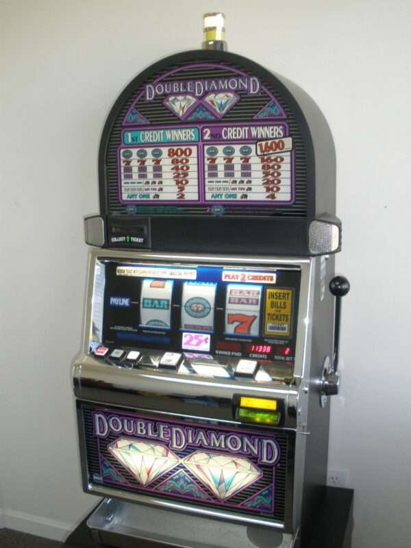 IGT DOUBLE DIAMOND TWO CREDIT ROUND TOP