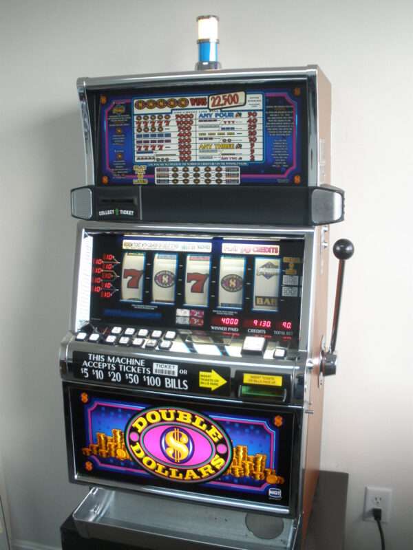 IGT DOUBLE DOLLARS FIVE REEL SLOT MACHINE WITH FREE SPIN BONUS FLAT TOP