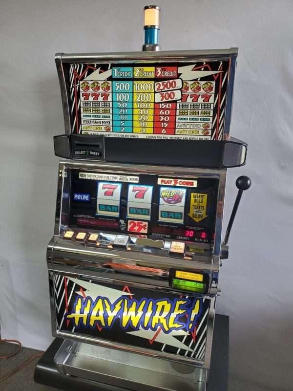 IGT HAYWIRE S2000 SLOT MACHINE WITH QUARTER COIN HANDLING