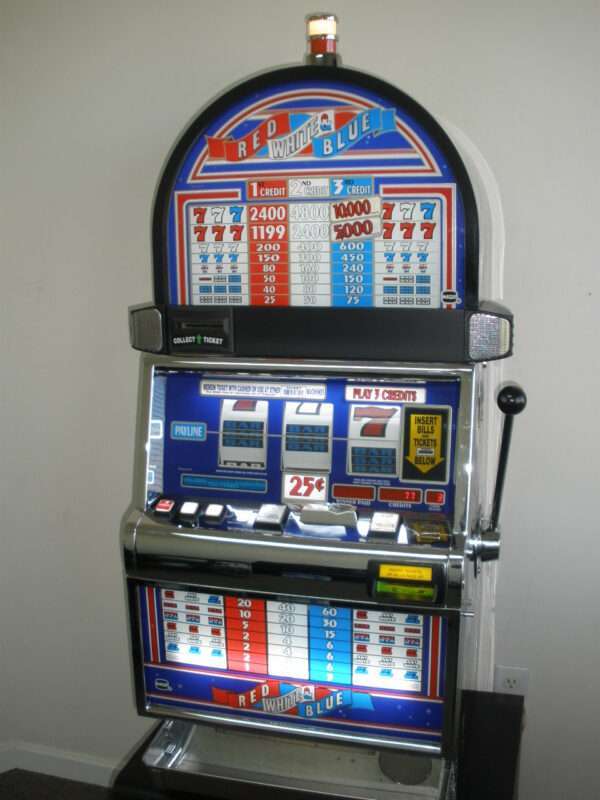 IGT RED, WHITE AND BLUE S2000 SLOT MACHINE WITH QUARTER COIN HANDLING