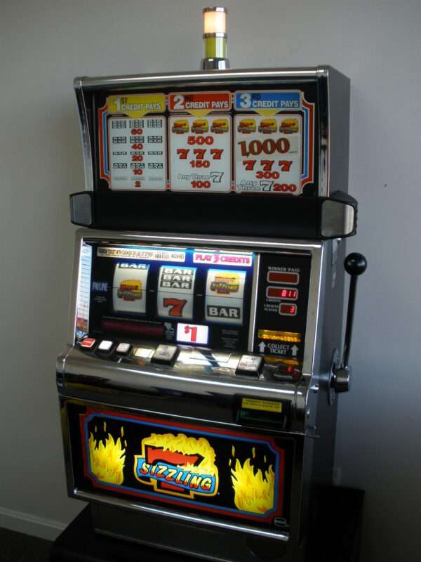 IGT SIZZLING 7S S2000 SLOT MACHINE