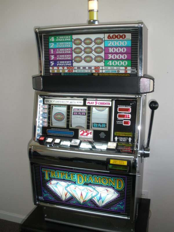 IGT TRIPLE DIAMOND FIVE LINE S2000 SLOT MACHINE