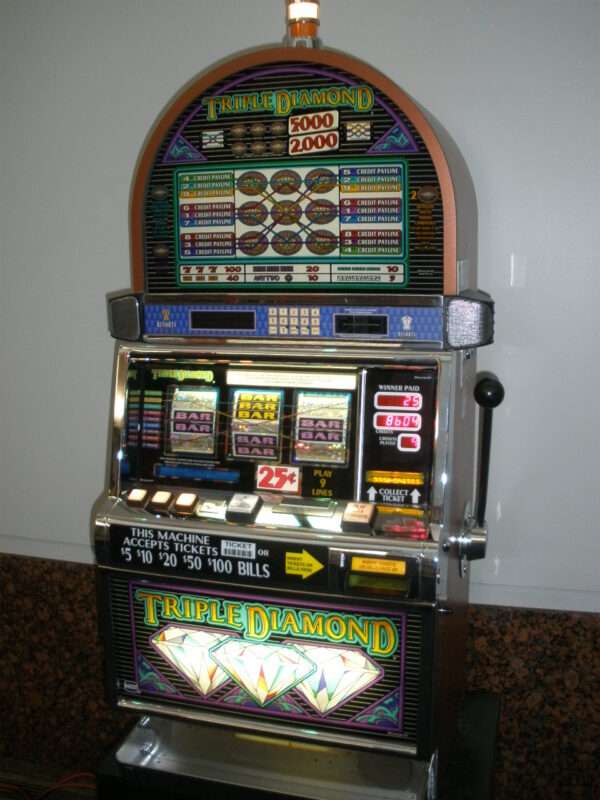 IGT TRIPLE DIAMOND NINE LINE S2000 SLOT MACHINE (SPARKLE REELS)