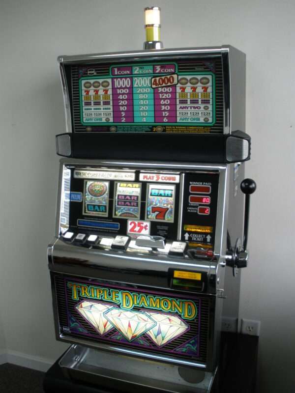 IGT TRIPLE DIAMOND S2000 SLOT MACHINE WITH QUARTER COIN HANDLING - THREE COIN