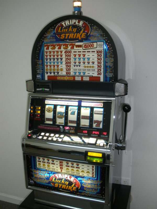 IGT TRIPLE LUCKY STRIKE FIVE REEL S2000 SLOT MACHINE