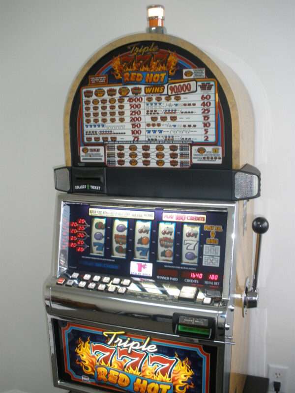 IGT TRIPLE RED HOT 777S FIVE REEL S2000 SLOT MACHINE