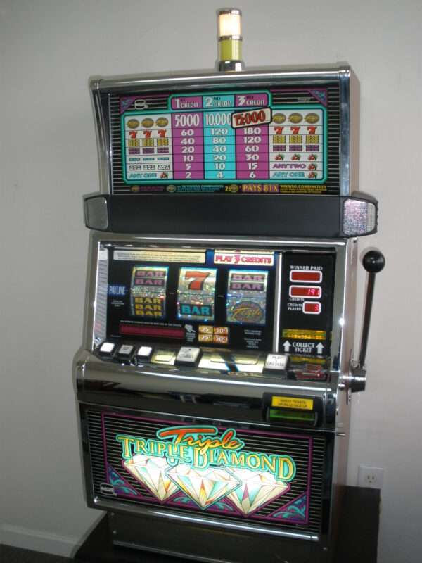 IGT TRIPLE TRIPLE DIAMOND FLAT TOP S2000 SLOT MACHINE